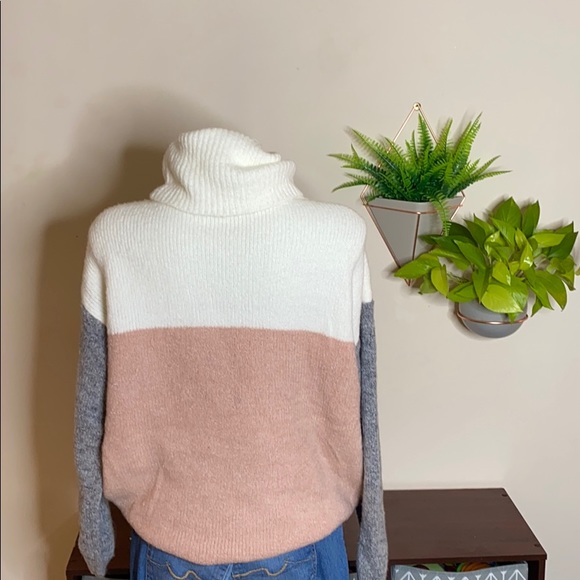 Dreamers- Color Block Sweater - Picture 3 of 6